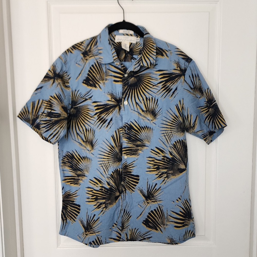 H&M Vacation Vibes Dad Shirt Light Blue Short‎ Sleeve Palm-Print Button-Down